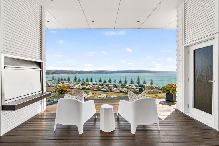 Photo of property in 40 Roslyn Road, Bluff Hill, Napier, 4110