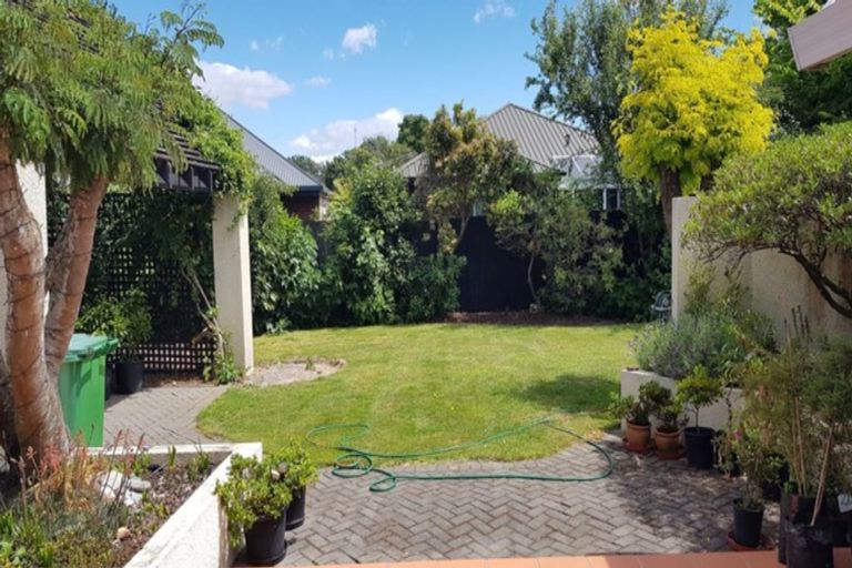 Photo of property in 27 Creese Place, Redwood, Christchurch, 8051