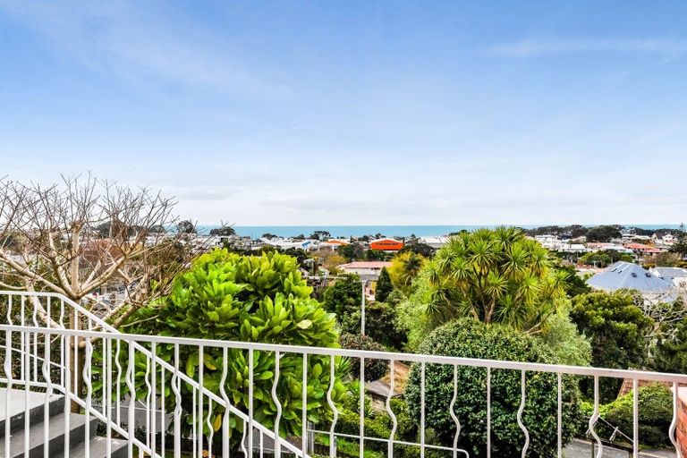 Photo of property in 335c Devon Street West, New Plymouth, 4310