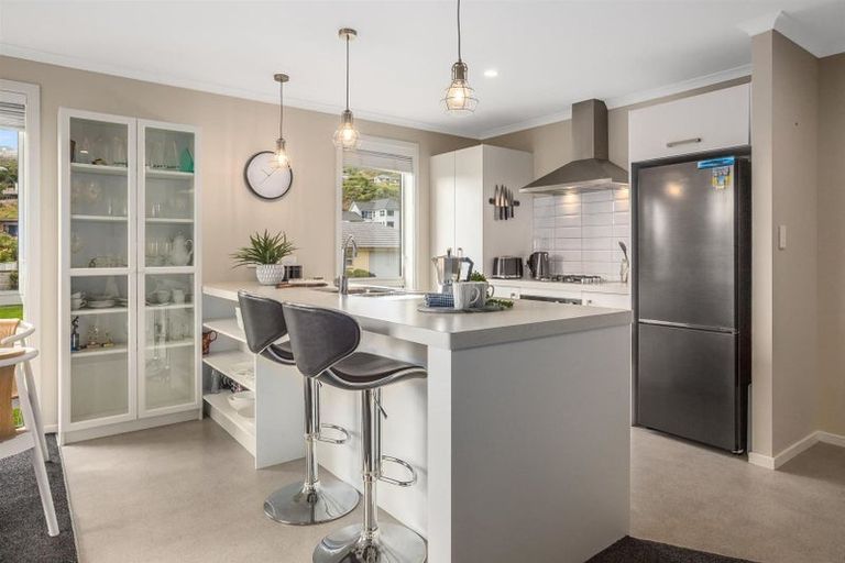 Photo of property in 11 Banks Boulevard, Whitby, Porirua, 5024