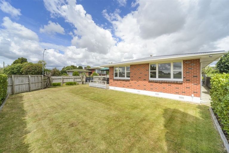 Photo of property in 16 Kapiti Place, Awapuni, Palmerston North, 4412