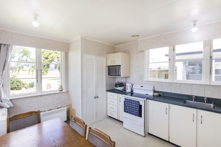 Photo of property in 37 Waterloo Crescent, Hokowhitu, Palmerston North, 4410