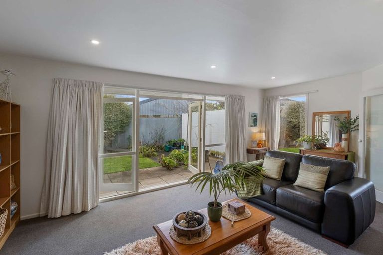 Photo of property in 73 Greendale Avenue, Avonhead, Christchurch, 8042