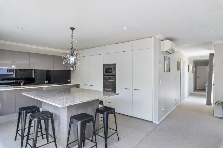 Photo of property in 185 Te Moana Road, Waikanae, 5036