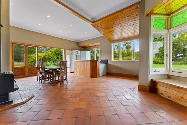 Photo of property in 218 Annandale Road, Kumeu, 0782