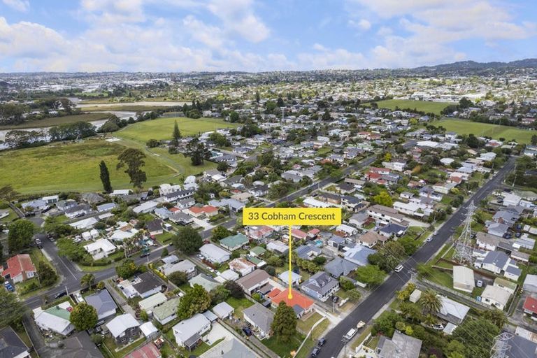 Photo of property in 33 Cobham Crescent, Kelston, Auckland, 0602