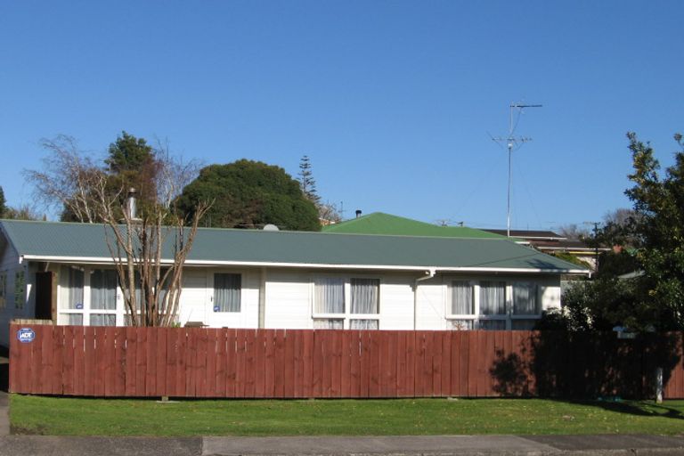 Photo of property in 1/77 Old Wairoa Road, Papakura, 2110