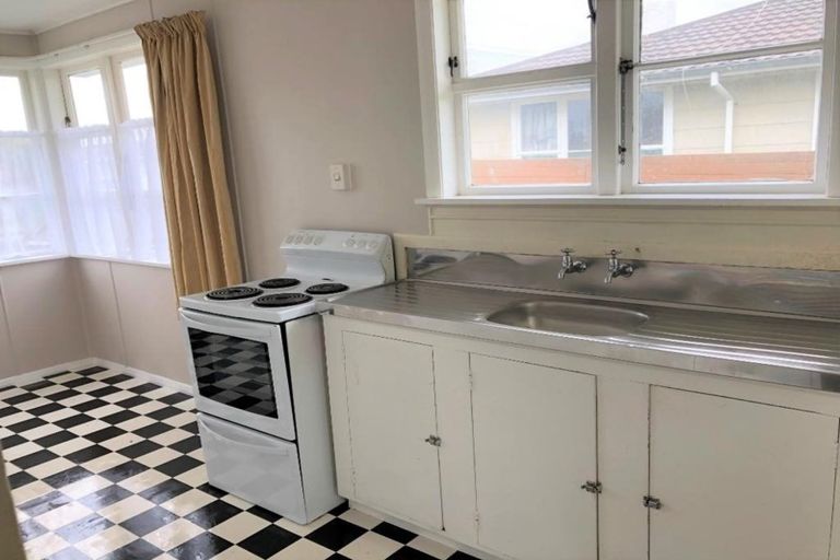 Photo of property in 10 Temuera Street, Otaki, 5512