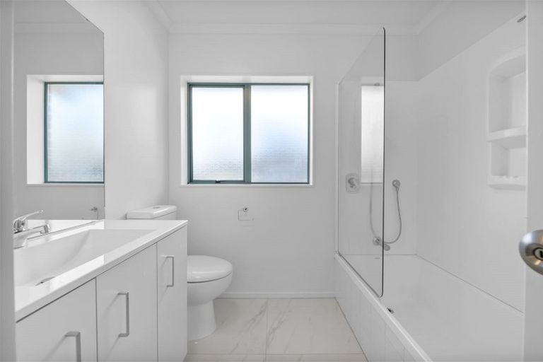 Photo of property in 33 Sandwick Drive, Weymouth, Auckland, 2103