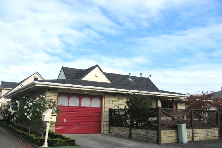 Photo of property in 6a Nikau Grove, Woburn, Lower Hutt, 5010