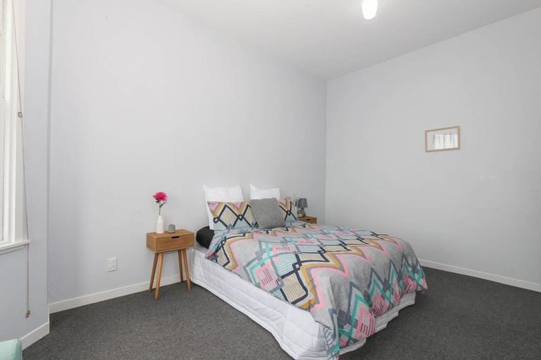 Photo of property in 70 Kelburn Parade, Kelburn, Wellington, 6012