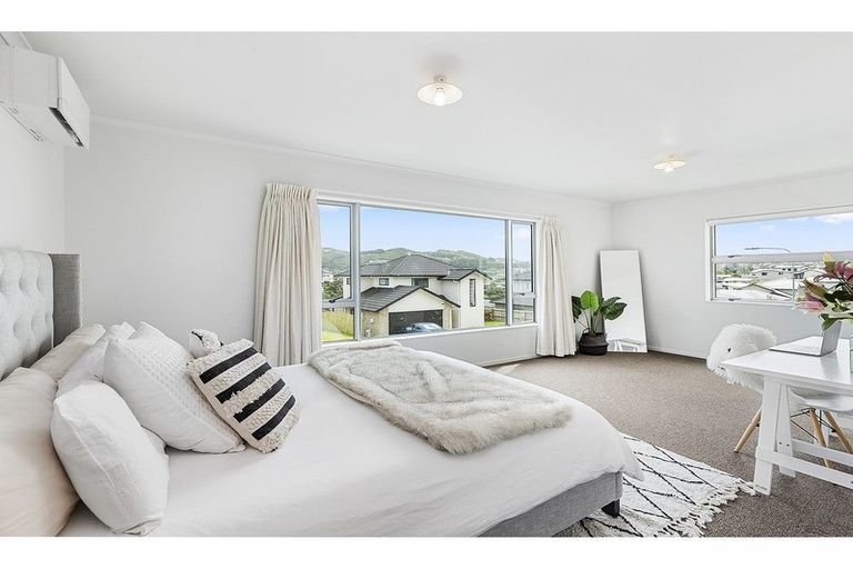 Photo of property in 19 Cresswell Place, Johnsonville, Wellington, 6037