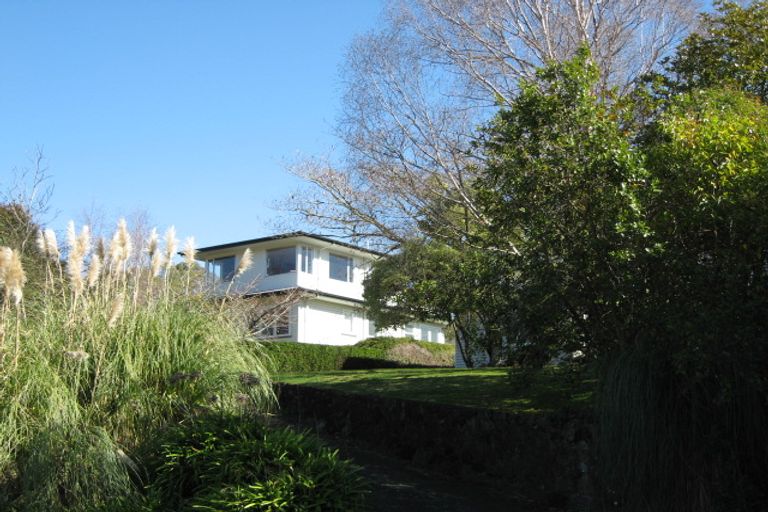 Photo of property in 16 Keirunga Road, Havelock North, 4130