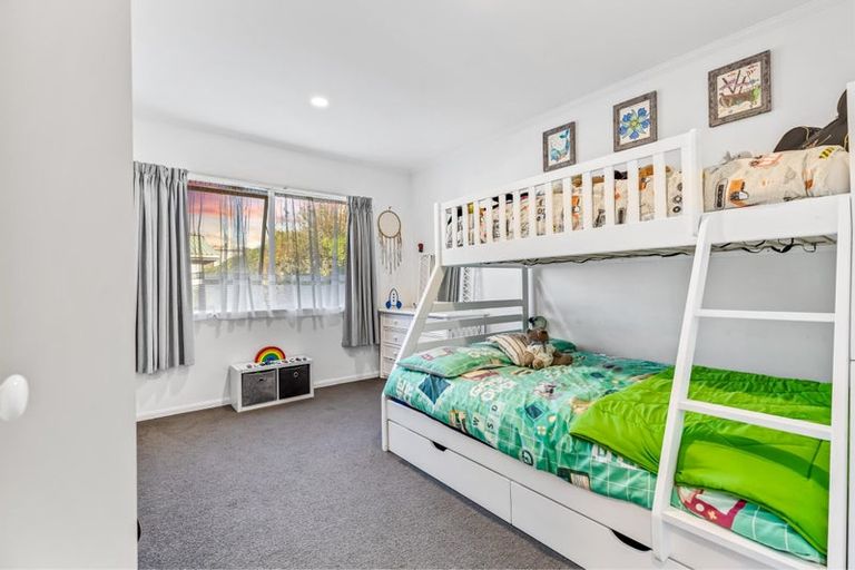 Photo of property in 16a Kokiri Street, Te Atatu South, Auckland, 0610