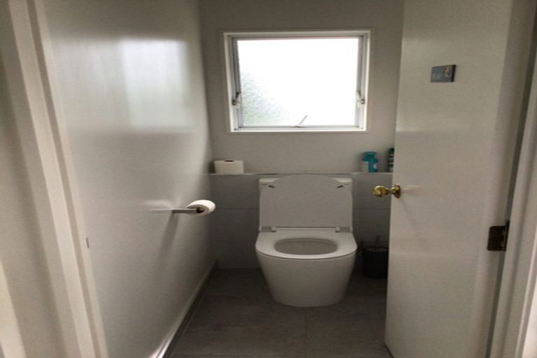 Photo of property in 2/11 Gloria Avenue, Te Atatu Peninsula, Auckland, 0610