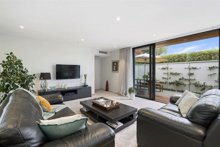 Photo of property in 2/40 Rhodes Street, Merivale, Christchurch, 8014