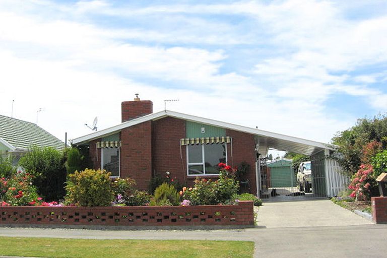 Photo of property in 16 Glenrowan Avenue, Avondale, Christchurch, 8061