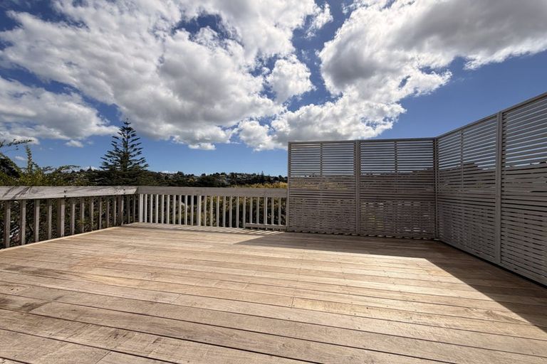 Photo of property in 2/20 Merton Avenue, Glenfield, Auckland, 0627