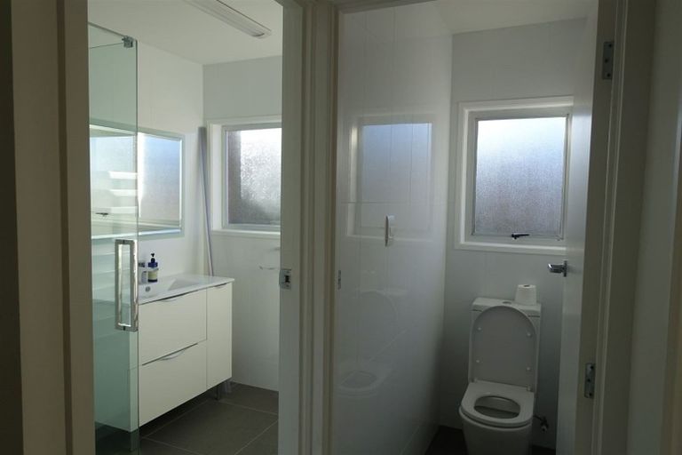 Photo of property in 1/1 Kaihu Street, Northcote, Auckland, 0627