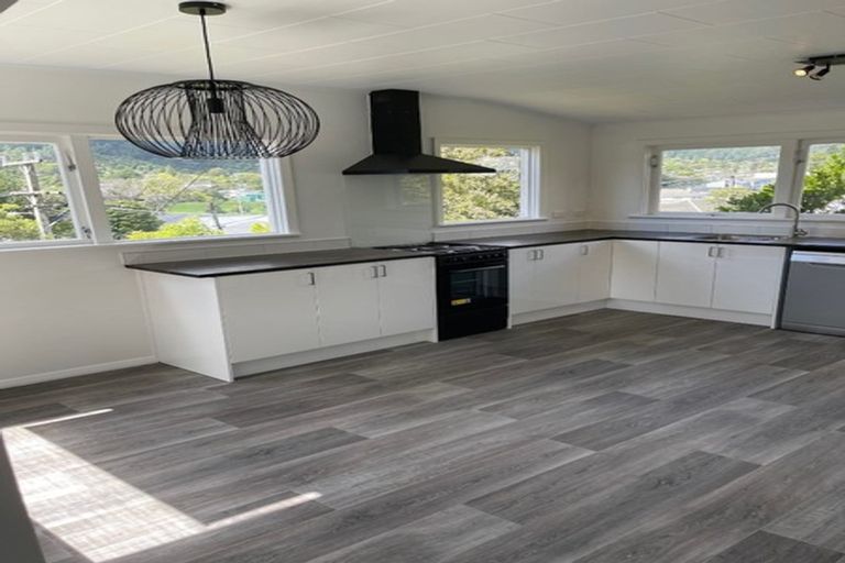 Photo of property in 37 Bird Grove, Stokes Valley, Lower Hutt, 5019