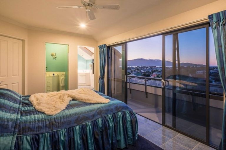 Photo of property in 7 Sunset Terrace, Waikanae Beach, Waikanae, 5036