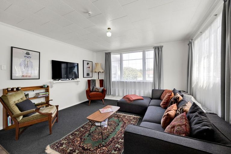 Photo of property in 12 Burns Street, Hawera, 4610