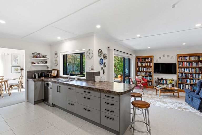 Photo of property in 6 Karlos Lane, Levin, 5510