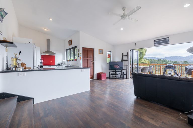 Photo of property in 59 Laingholm Drive, Laingholm, Auckland, 0604