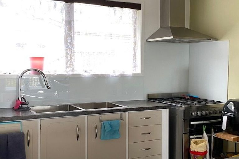 Photo of property in 17 Rotoma Rise, Clover Park, Auckland, 2019