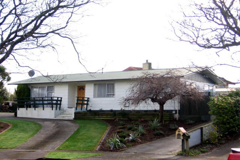 Photo of property in 28 Haast Place, Awapuni, Palmerston North, 4412