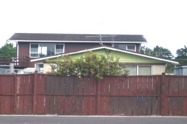 Photo of property in 2/3174 Great North Road, New Lynn, Auckland, 0600