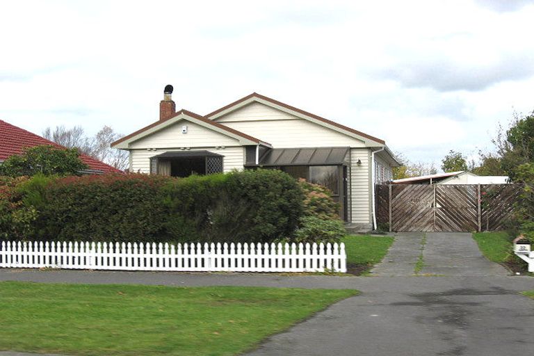 Photo of property in 22 Winters Road, Redwood, Christchurch, 8051