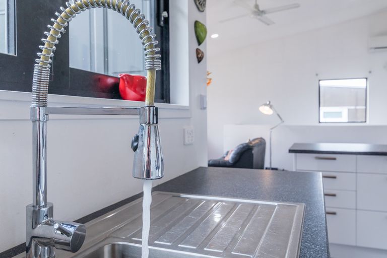 Photo of property in 59 Laingholm Drive, Laingholm, Auckland, 0604