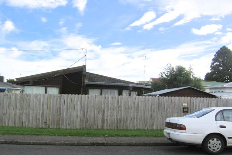 Photo of property in 1/102 Taikata Road, Te Atatu Peninsula, Auckland, 0610