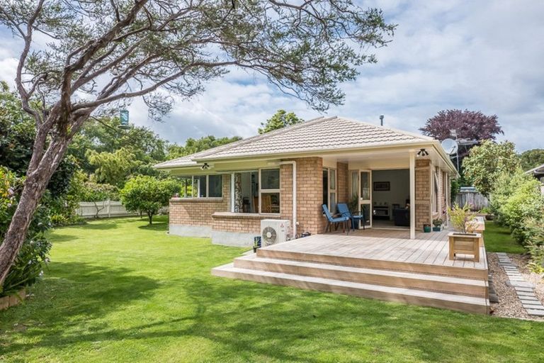 Photo of property in 4 Kaikomako Road, Waikanae, 5036