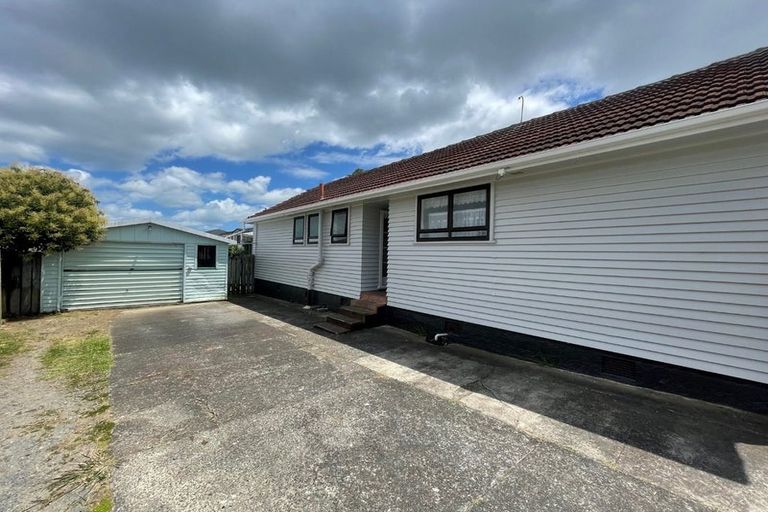 Photo of property in 1/50 Tawa Crescent, Manurewa, Auckland, 2102