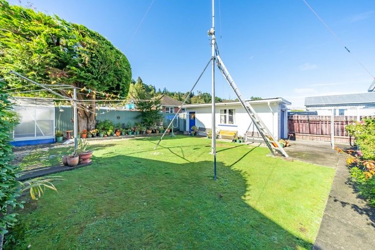 Photo of property in 22 Oregon Drive, Maoribank, Upper Hutt, 5018