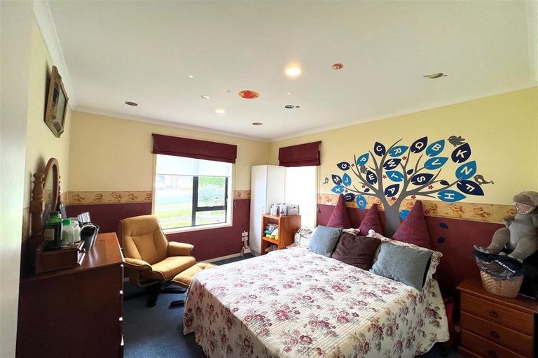 Photo of property in 5 Senator Drive, Manurewa, Auckland, 2105