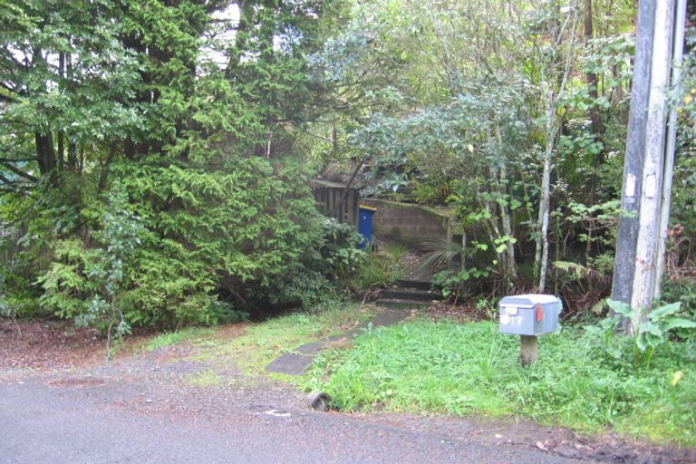 Photo of property in 17 Taraire Road, Titirangi, Auckland, 0604