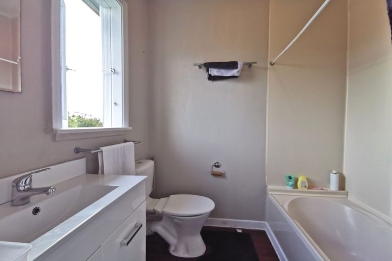 Photo of property in 13 Lavelle Road, Henderson, Auckland, 0612