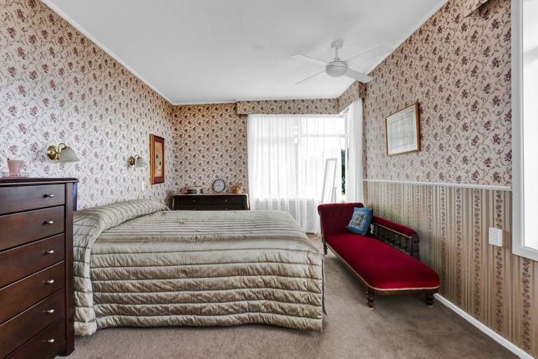 Photo of property in 335c Devon Street West, New Plymouth, 4310