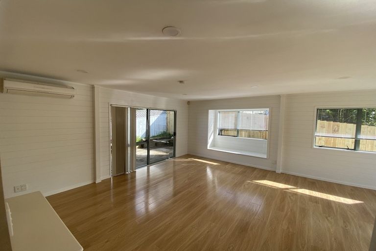 Photo of property in 1/4 Mossop Rise, Glenfield, Auckland, 0629