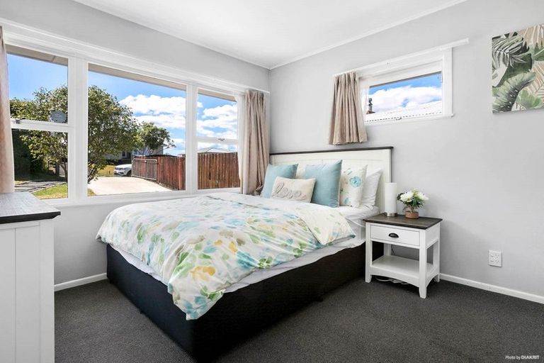 Photo of property in 9 Reiman Street, New Lynn, Auckland, 0600