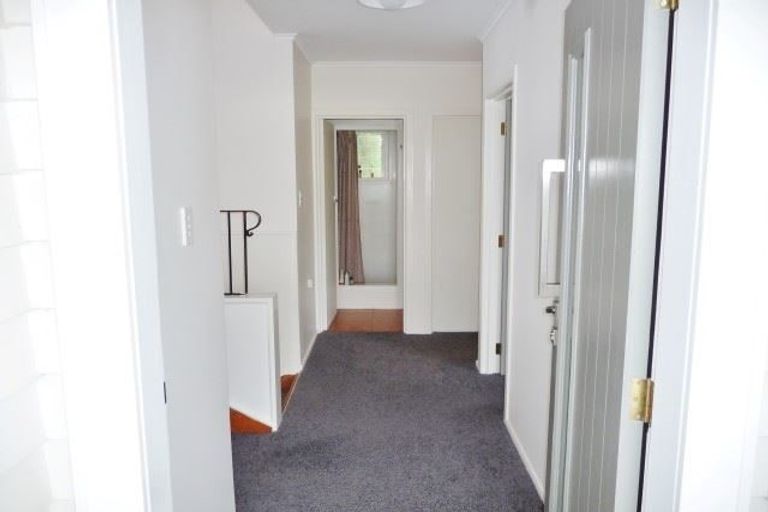 Photo of property in 16 Seaview Road, Cable Bay, 0420