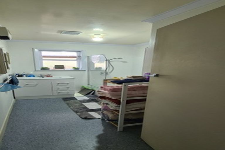 Photo of property in 28 Gibbons Street, Upper Hutt Central, Upper Hutt, 5018