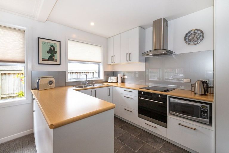 Photo of property in 141 Macandrew Road, South Dunedin, Dunedin, 9012