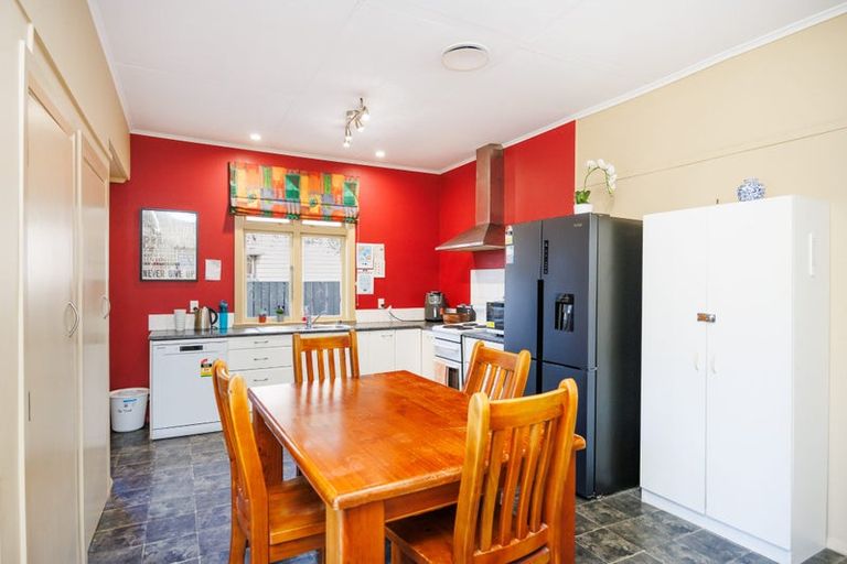 Photo of property in 41 Rangitane Street, Palmerston North, 4414