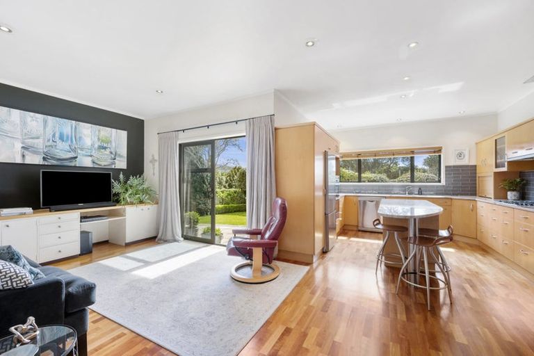 Photo of property in 65 Nicholson Road, Khandallah, Wellington, 6035