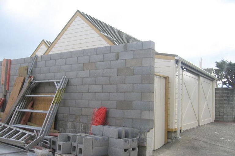 Photo of property in 4 Zaida Way, Maupuia, Wellington, 6022