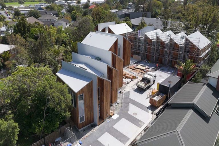 Photo of property in 1a Nikau Grove, Woburn, Lower Hutt, 5010